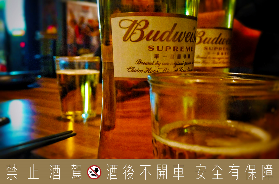 百威,金尊啤酒,百威金尊,我不是他媽媽,新莊美食,宵夜,夜店,現場駐唱,串燒,居酒屋,小酒館,餐酒館,pub,夜店,夜生活,聚餐,包場,包廂