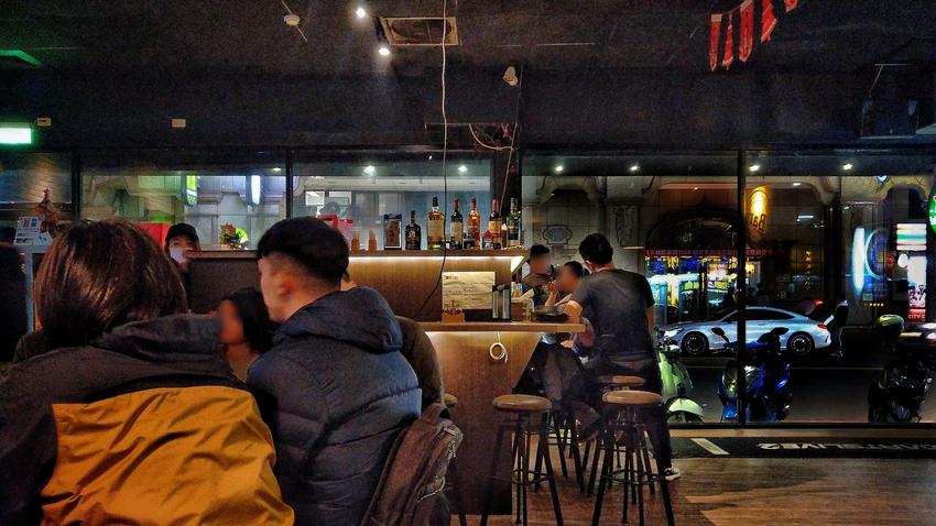 百威,金尊啤酒,百威金尊,我不是他媽媽,Budweiser,FIFA世界盃,櫸木,配牛肉啤酒,配海鮮啤酒,啤酒花,黑啤酒,台啤,海尼根