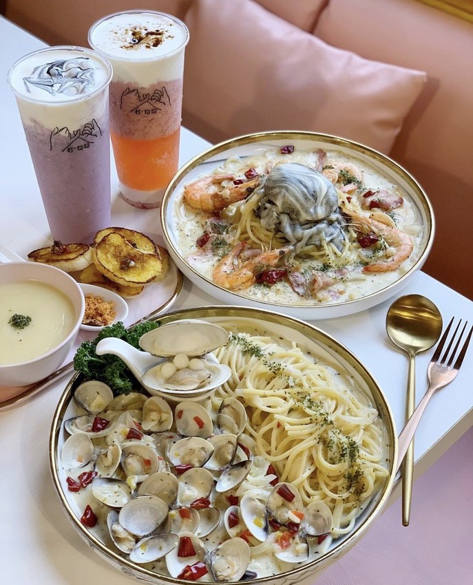 台北公館商圈巷弄這間『BFF Gossip Brunch』，主打精緻浮誇料理，上桌先拍照準沒錯！三五好友聚餐、情侶約會很適合～ - 阿華田的美食日記