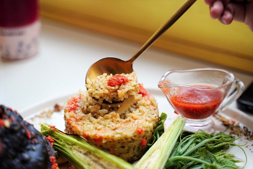 台北公館商圈巷弄這間『BFF Gossip Brunch』，主打精緻浮誇料理，上桌先拍照準沒錯！三五好友聚餐、情侶約會很適合～ - 阿華田的美食日記