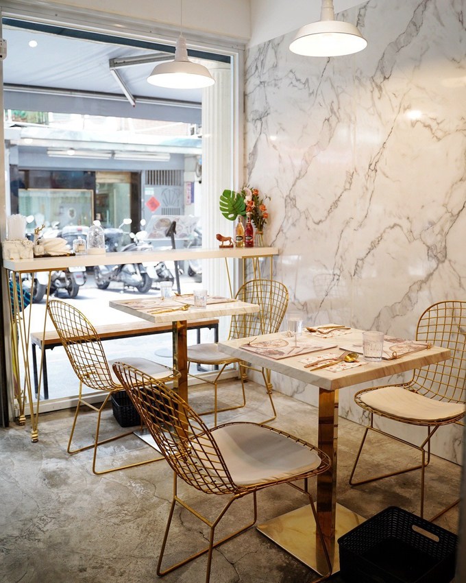 台北公館商圈巷弄這間『BFF Gossip Brunch』，主打精緻浮誇料理，上桌先拍照準沒錯！三五好友聚餐、情侶約會很適合～ - 阿華田的美食日記