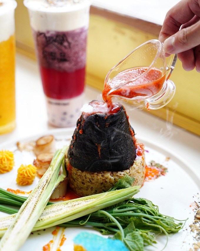 台北公館商圈巷弄這間『BFF Gossip Brunch』，主打精緻浮誇料理，上桌先拍照準沒錯！三五好友聚餐、情侶約會很適合～ - 阿華田的美食日記