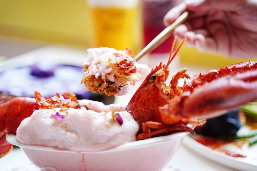 台北公館商圈巷弄這間『BFF Gossip Brunch』，主打精緻浮誇料理，上桌先拍照準沒錯！三五好友聚餐、情侶約會很適合～ - 阿華田的美食日記