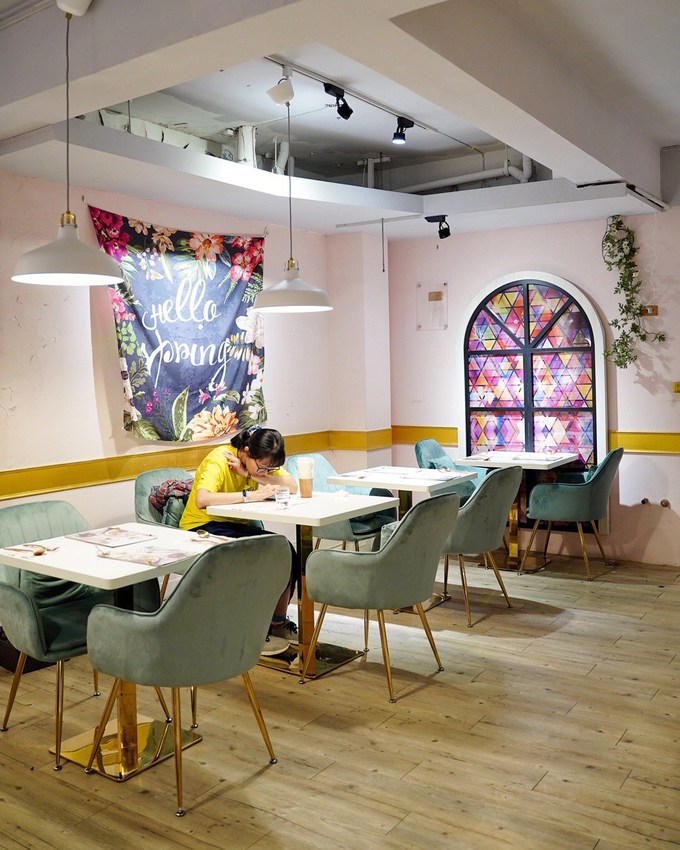 台北公館商圈巷弄這間『BFF Gossip Brunch』，主打精緻浮誇料理，上桌先拍照準沒錯！三五好友聚餐、情侶約會很適合～ - 阿華田的美食日記