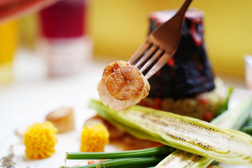 台北公館商圈巷弄這間『BFF Gossip Brunch』，主打精緻浮誇料理，上桌先拍照準沒錯！三五好友聚餐、情侶約會很適合～ - 阿華田的美食日記