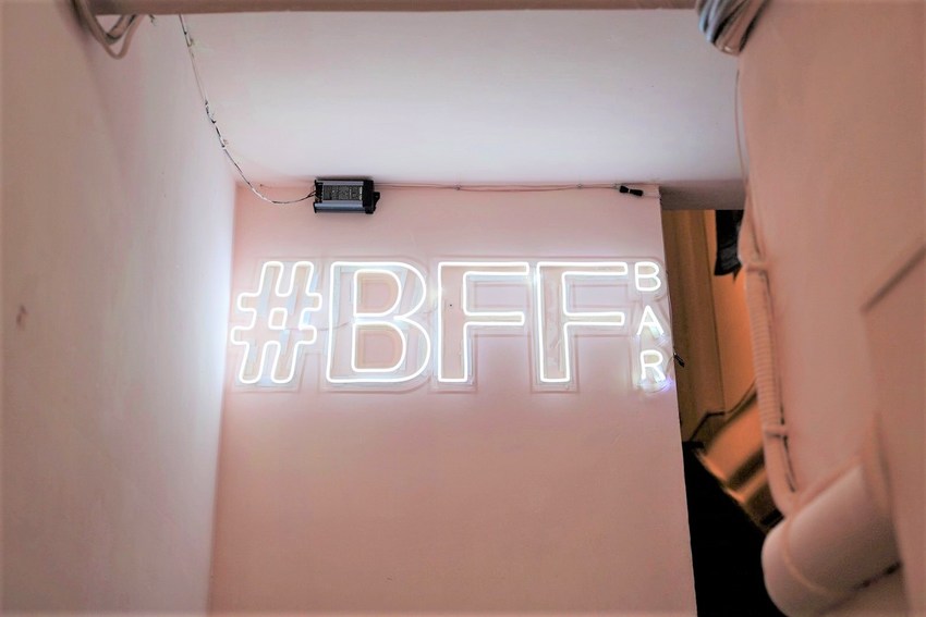 台北公館商圈巷弄這間『BFF Gossip Brunch』，主打精緻浮誇料理，上桌先拍照準沒錯！三五好友聚餐、情侶約會很適合～ - 阿華田的美食日記