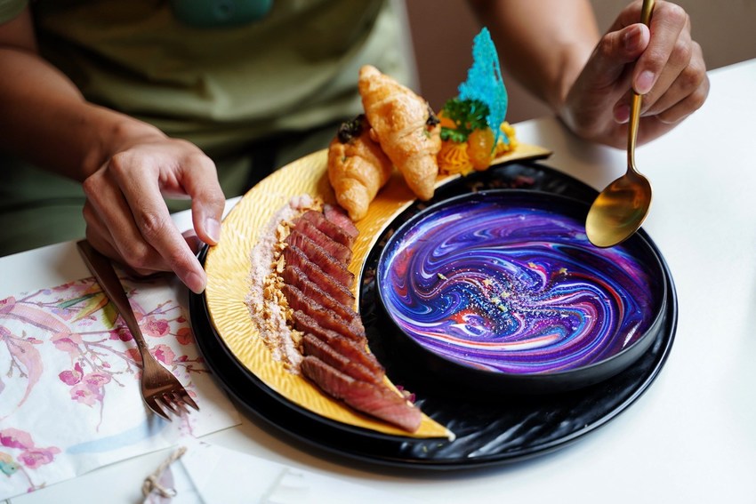 台北公館商圈巷弄這間『BFF Gossip Brunch』，主打精緻浮誇料理，上桌先拍照準沒錯！三五好友聚餐、情侶約會很適合～ - 阿華田的美食日記