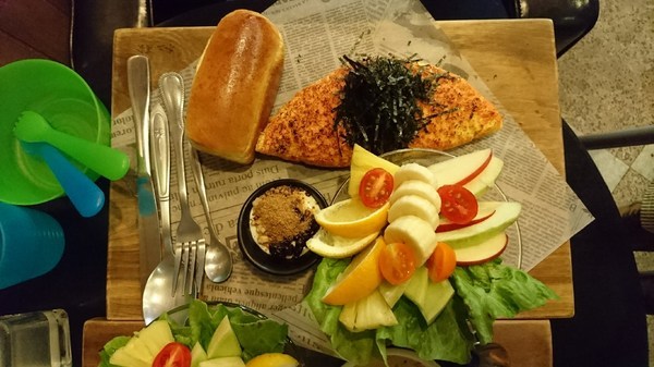 木上·角食：高雄~木上·角食~天然酵母手作吐司~豐盛早午餐~