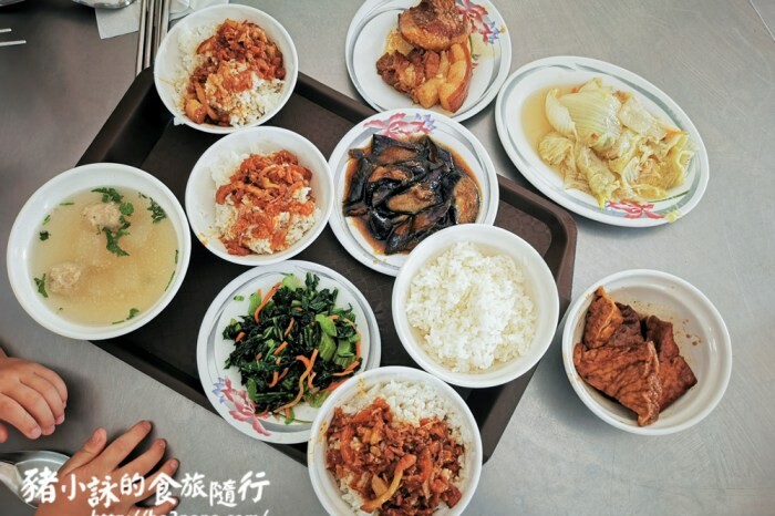 花蓮。玉里》新興街燒餅店。玉里知名早餐。辣椒豆干燒餅有創意