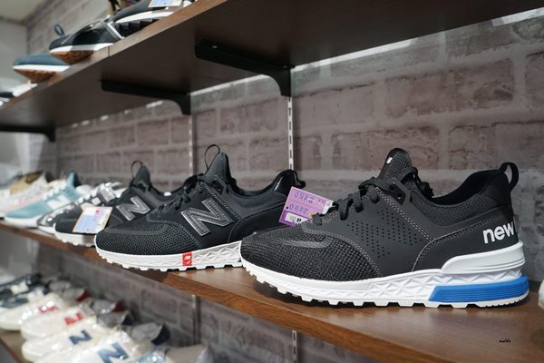 摩曼頓(太平二店)：台中一中街買球鞋 摩曼頓太平二店 運動品牌服飾用品齊全 還有超優惠活動滿額抽機票獎與家電