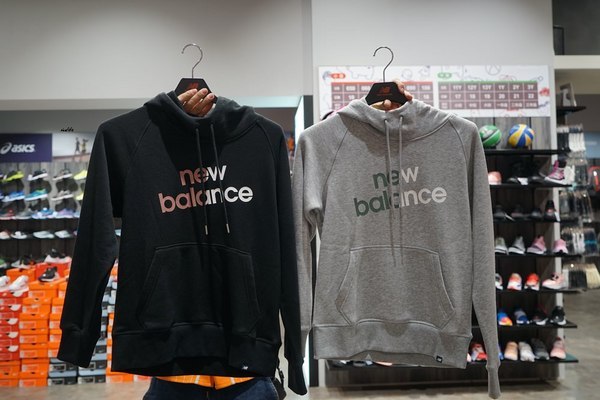 摩曼頓(太平二店)：台中一中街買球鞋 摩曼頓太平二店 運動品牌服飾用品齊全 還有超優惠活動滿額抽機票獎與家電