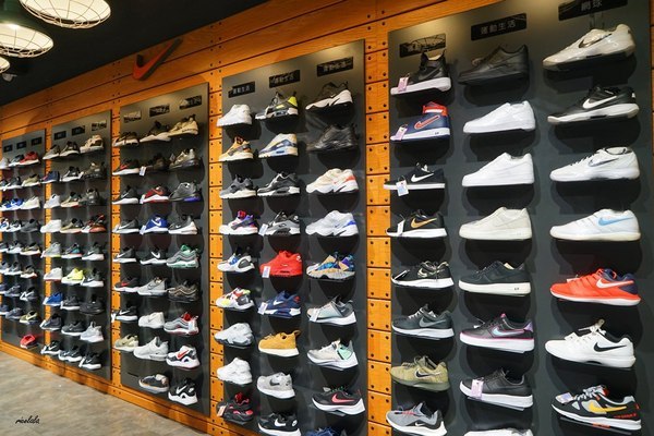 摩曼頓(太平二店)：台中一中街買球鞋 摩曼頓太平二店 運動品牌服飾用品齊全 還有超優惠活動滿額抽機票獎與家電