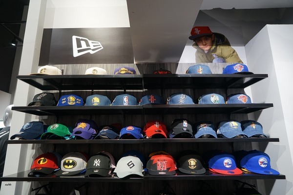 摩曼頓(太平二店)：台中一中街買球鞋 摩曼頓太平二店 運動品牌服飾用品齊全 還有超優惠活動滿額抽機票獎與家電