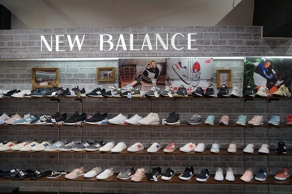 摩曼頓(太平二店)：台中一中街買球鞋 摩曼頓太平二店 運動品牌服飾用品齊全 還有超優惠活動滿額抽機票獎與家電