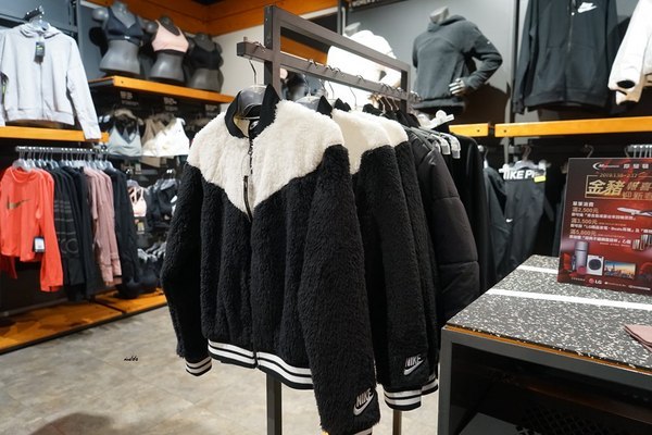 摩曼頓(太平二店)：台中一中街買球鞋 摩曼頓太平二店 運動品牌服飾用品齊全 還有超優惠活動滿額抽機票獎與家電