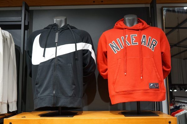 摩曼頓(太平二店)：台中一中街買球鞋 摩曼頓太平二店 運動品牌服飾用品齊全 還有超優惠活動滿額抽機票獎與家電