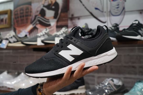 摩曼頓(太平二店)：台中一中街買球鞋 摩曼頓太平二店 運動品牌服飾用品齊全 還有超優惠活動滿額抽機票獎與家電