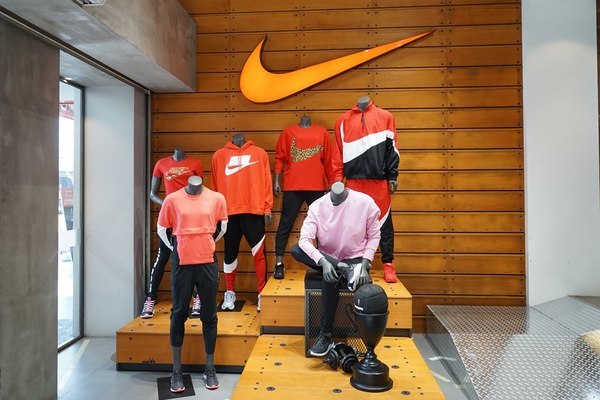 摩曼頓(太平二店)：台中一中街買球鞋 摩曼頓太平二店 運動品牌服飾用品齊全 還有超優惠活動滿額抽機票獎與家電