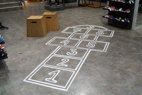 摩曼頓(太平二店)：台中一中街買球鞋 摩曼頓太平二店 運動品牌服飾用品齊全 還有超優惠活動滿額抽機票獎與家電