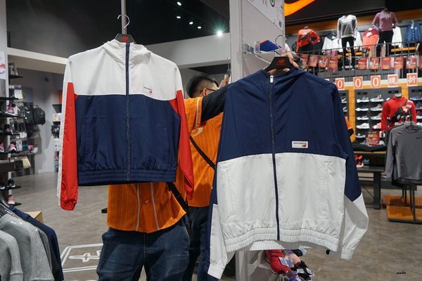 摩曼頓(太平二店)：台中一中街買球鞋 摩曼頓太平二店 運動品牌服飾用品齊全 還有超優惠活動滿額抽機票獎與家電