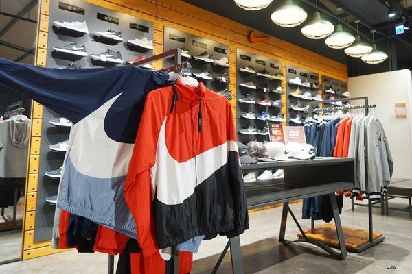 摩曼頓(太平二店)：台中一中街買球鞋 摩曼頓太平二店 運動品牌服飾用品齊全 還有超優惠活動滿額抽機票獎與家電