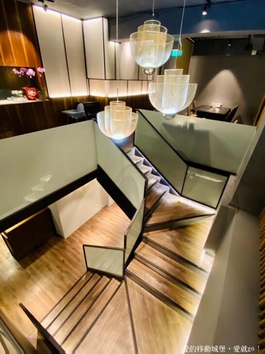 【台北東區 火鍋餐廳推薦】竹苑shabu 高檔次的鮮蟳海味 極品饗宴 老饕最愛，疫情過後最想吃的美食 最享受的涮涮火鍋餐廳，愛就一起快樂GO !