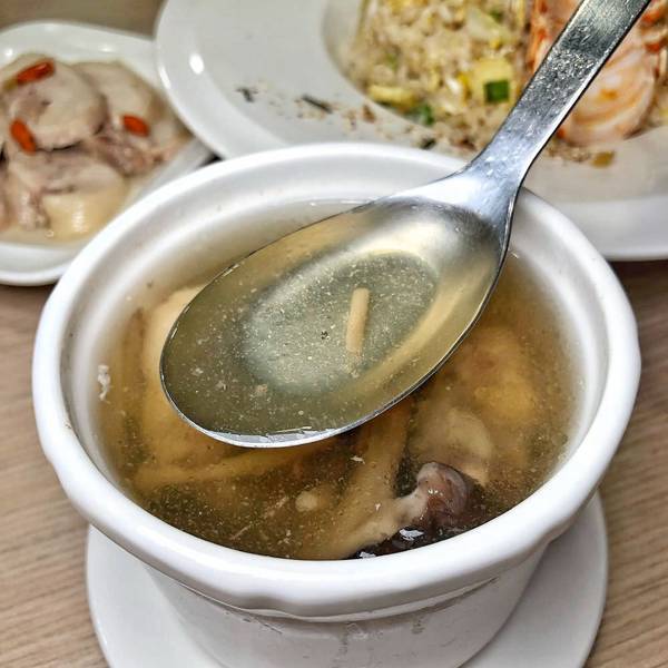 飯大廚醬炒世界:台中炒飯【飯大廚醬炒世界】原來炒飯可以這麼豪華了!直接加入龍蝦/鮑魚/松露 讓你也能享受低調奢華的台灣小吃