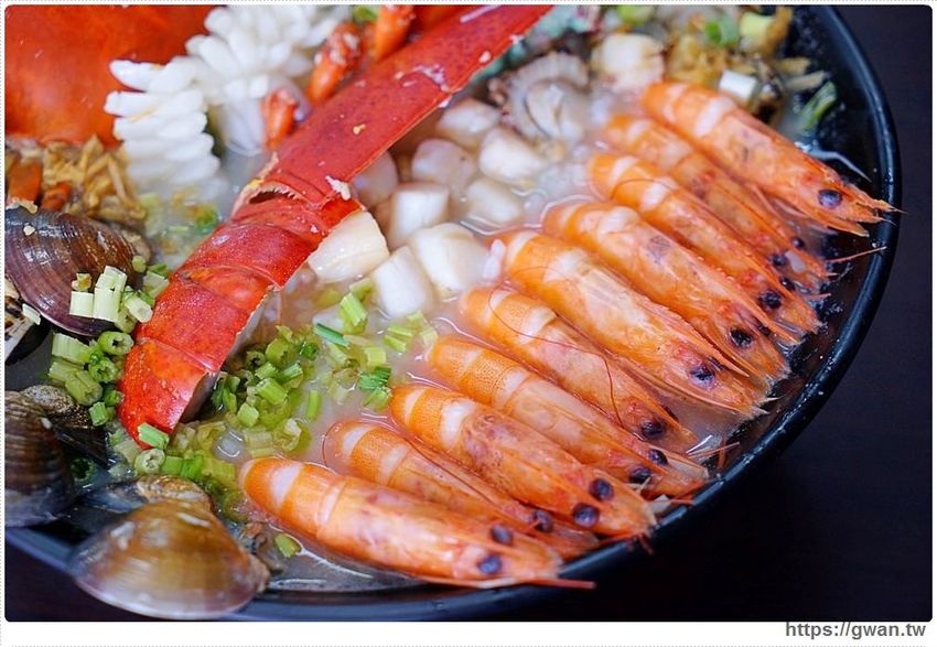 台中宵夜海鮮粥~五種海鮮現點現煮只要100元,營業到凌晨還可免費加飯! - 吃關關