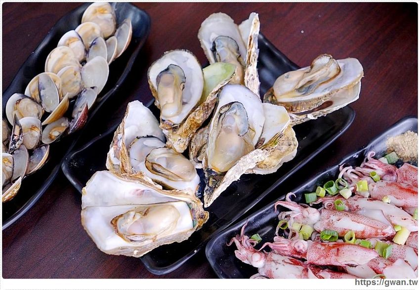 台中宵夜海鮮粥~五種海鮮現點現煮只要100元,營業到凌晨還可免費加飯! - 吃關關