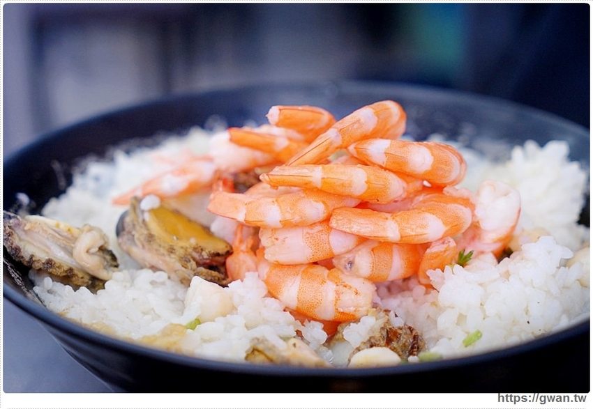 台中宵夜海鮮粥~五種海鮮現點現煮只要100元,營業到凌晨還可免費加飯! - 吃關關