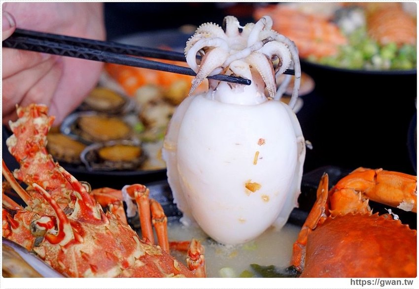 台中宵夜海鮮粥~五種海鮮現點現煮只要100元,營業到凌晨還可免費加飯! - 吃關關