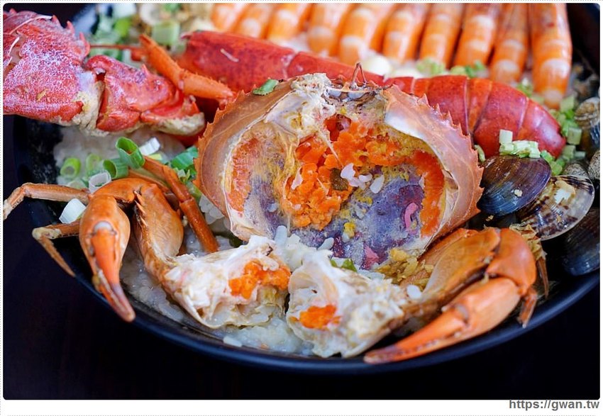 台中宵夜海鮮粥~五種海鮮現點現煮只要100元,營業到凌晨還可免費加飯! - 吃關關