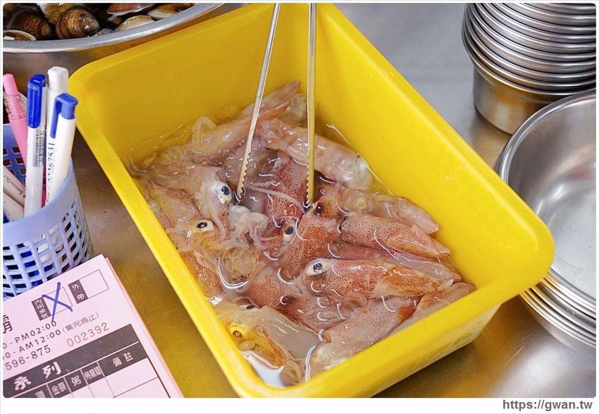 台中宵夜海鮮粥~五種海鮮現點現煮只要100元,營業到凌晨還可免費加飯! - 吃關關