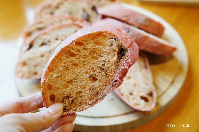 一勾堂.一勾堂麵包.一勾堂咖啡.圓頂吐司.鳳梨吐司.高雄美食.大樹美食.高雄野餐.高雄下午茶.九曲堂火車站.冠軍麵包.飛揚協會.