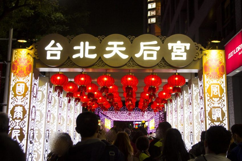 【玩樂．台北】2019台北燈節／台北台北亮晶晶～燈會攻略看這裡，「百變豬寶亮晶晶」和「搖擺北門光雕秀」2大亮點必看