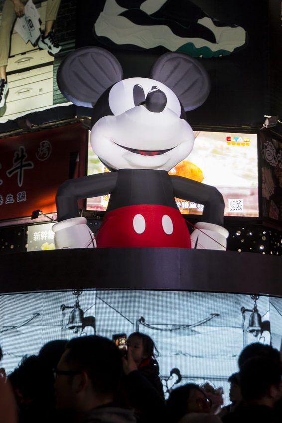 【玩樂．台北】2019台北燈節／台北台北亮晶晶～燈會攻略看這裡，「百變豬寶亮晶晶」和「搖擺北門光雕秀」2大亮點必看