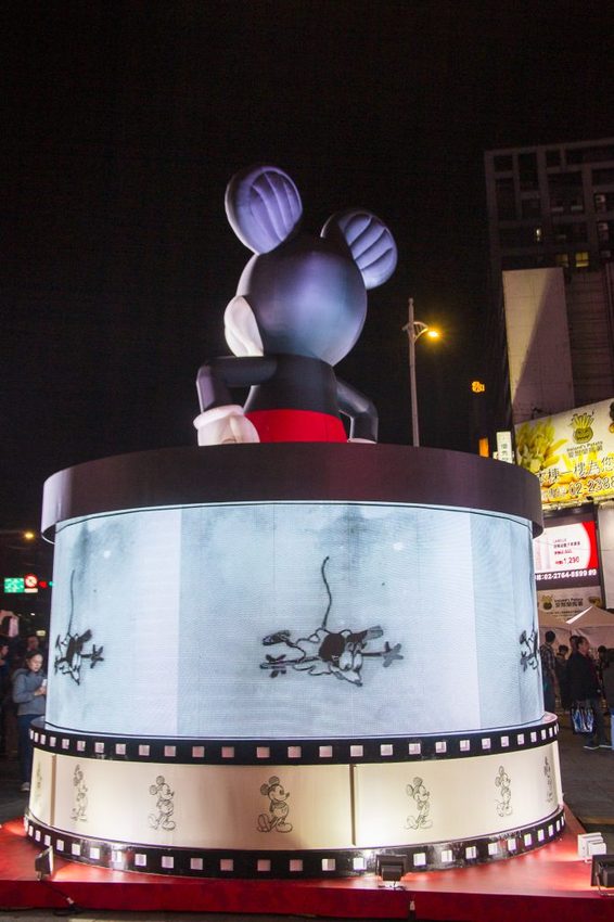 【玩樂．台北】2019台北燈節／台北台北亮晶晶～燈會攻略看這裡，「百變豬寶亮晶晶」和「搖擺北門光雕秀」2大亮點必看