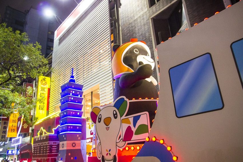 【玩樂．台北】2019台北燈節／台北台北亮晶晶～燈會攻略看這裡，「百變豬寶亮晶晶」和「搖擺北門光雕秀」2大亮點必看