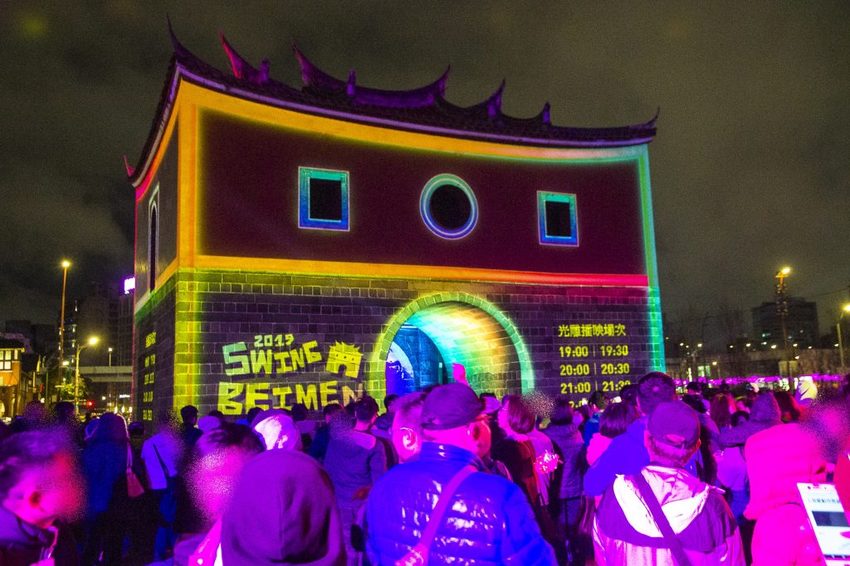 【玩樂．台北】2019台北燈節／台北台北亮晶晶～燈會攻略看這裡，「百變豬寶亮晶晶」和「搖擺北門光雕秀」2大亮點必看