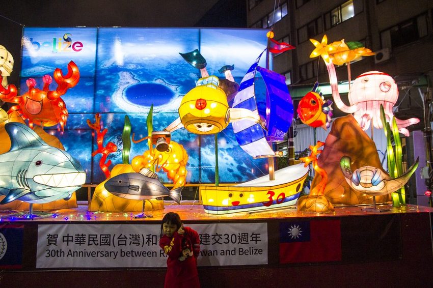 【玩樂．台北】2019台北燈節／台北台北亮晶晶～燈會攻略看這裡，「百變豬寶亮晶晶」和「搖擺北門光雕秀」2大亮點必看