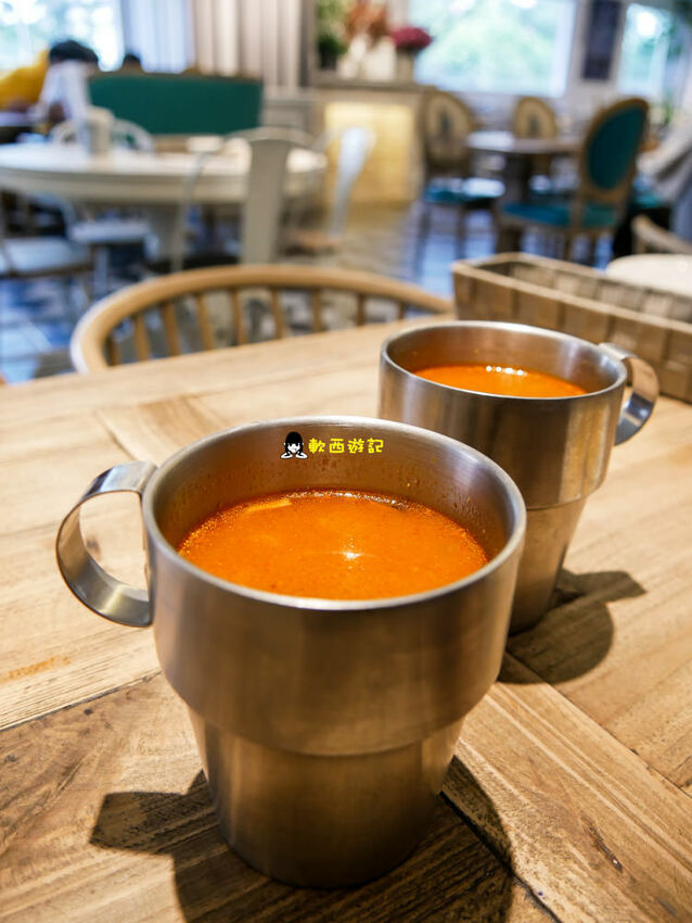 高雄巨蛋站美食》雛菊鬆餅●浮誇巨大羊咩咩棉花糖彩虹氣球PIZZA! 超Q客製化鬆餅 季節限定草莓鬆餅 熱門高雄IG打卡餐廳 高雄美食/高雄餐廳 - 軟西，遊記