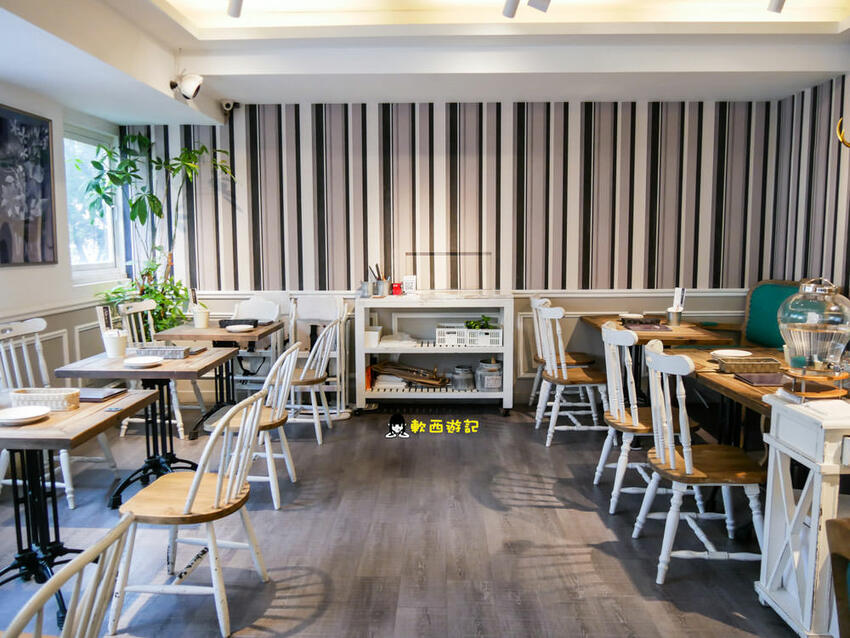 高雄巨蛋站美食》雛菊鬆餅●浮誇巨大羊咩咩棉花糖彩虹氣球PIZZA! 超Q客製化鬆餅 季節限定草莓鬆餅 熱門高雄IG打卡餐廳 高雄美食/高雄餐廳 - 軟西，遊記