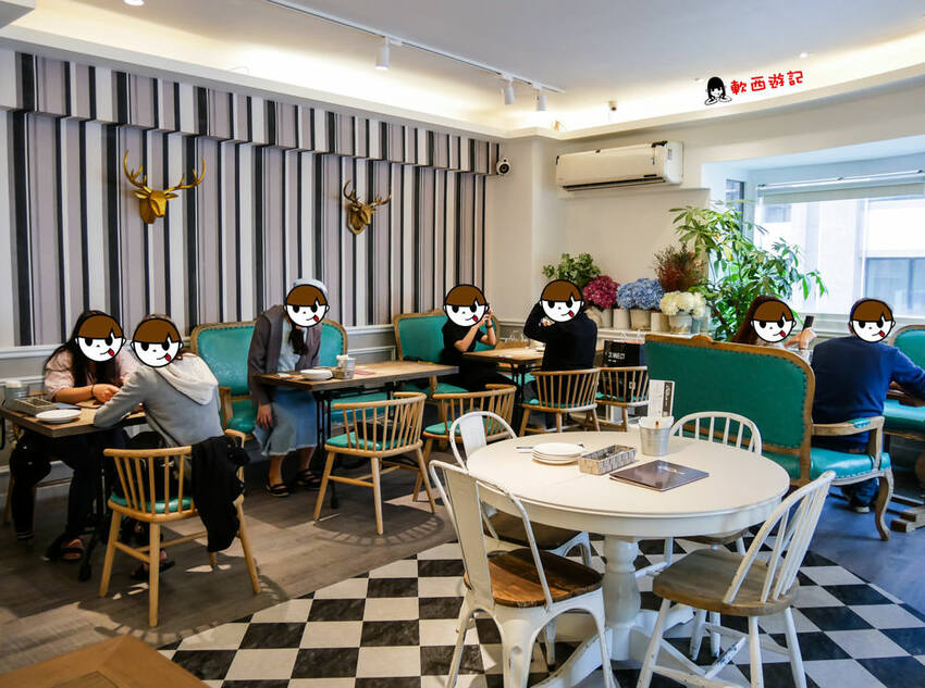 高雄巨蛋站美食》雛菊鬆餅●浮誇巨大羊咩咩棉花糖彩虹氣球PIZZA! 超Q客製化鬆餅 季節限定草莓鬆餅 熱門高雄IG打卡餐廳 高雄美食/高雄餐廳 - 軟西，遊記