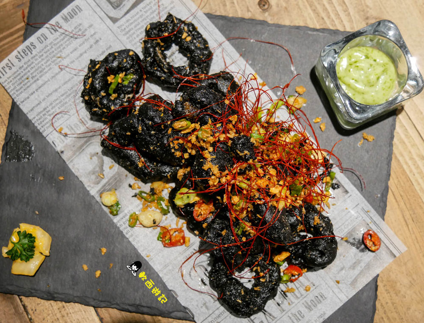 高雄巨蛋站美食》雛菊鬆餅●浮誇巨大羊咩咩棉花糖彩虹氣球PIZZA! 超Q客製化鬆餅 季節限定草莓鬆餅 熱門高雄IG打卡餐廳 高雄美食/高雄餐廳 - 軟西，遊記