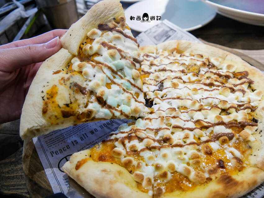 高雄巨蛋站美食》雛菊鬆餅●浮誇巨大羊咩咩棉花糖彩虹氣球PIZZA! 超Q客製化鬆餅 季節限定草莓鬆餅 熱門高雄IG打卡餐廳 高雄美食/高雄餐廳 - 軟西，遊記