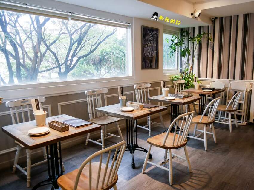 高雄巨蛋站美食》雛菊鬆餅●浮誇巨大羊咩咩棉花糖彩虹氣球PIZZA! 超Q客製化鬆餅 季節限定草莓鬆餅 熱門高雄IG打卡餐廳 高雄美食/高雄餐廳 - 軟西，遊記