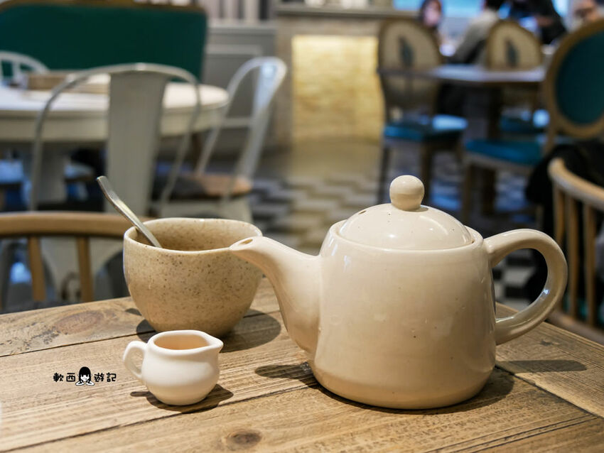 高雄巨蛋站美食》雛菊鬆餅●浮誇巨大羊咩咩棉花糖彩虹氣球PIZZA! 超Q客製化鬆餅 季節限定草莓鬆餅 熱門高雄IG打卡餐廳 高雄美食/高雄餐廳 - 軟西，遊記