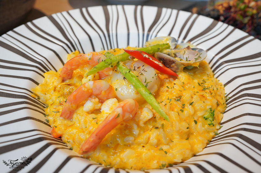 高雄人氣約會餐廳》雛菊鬆餅,美味義式料理,必點夢幻客製化彩繪畫盤棉花糖鬆餅 @緹雅瑪 美食旅遊趣