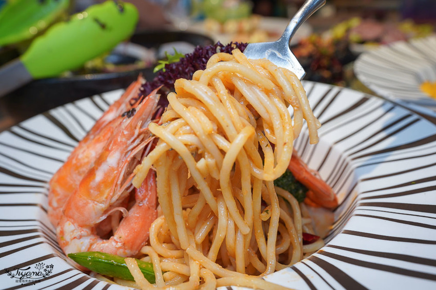 高雄人氣約會餐廳》雛菊鬆餅,美味義式料理,必點夢幻客製化彩繪畫盤棉花糖鬆餅 @緹雅瑪 美食旅遊趣