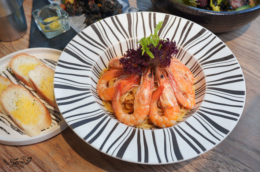 高雄人氣約會餐廳》雛菊鬆餅,美味義式料理,必點夢幻客製化彩繪畫盤棉花糖鬆餅 @緹雅瑪 美食旅遊趣